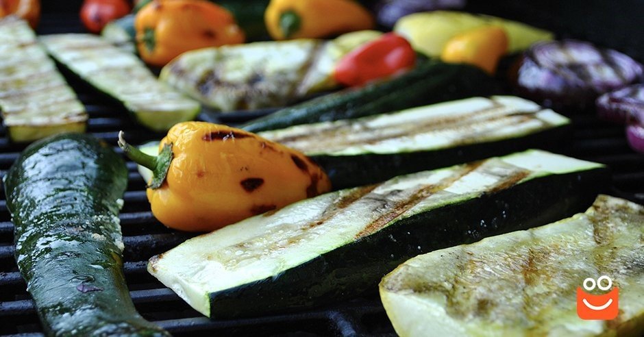 Wie man Gemüse und Obst richtig grillt