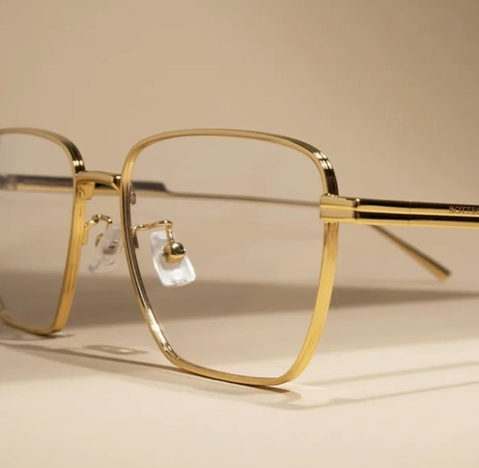 Goldene Mister Spex Brille